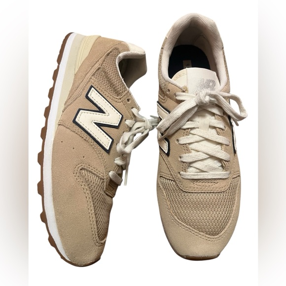 ✨NEW BALANCE✨996 x J.Crew Sneakers In Suede Ivory - Picture 3 of 5